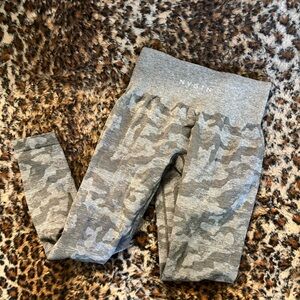 NVGTN camo leggings